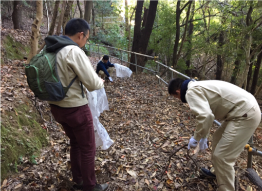 避難経路清掃の様子2019年